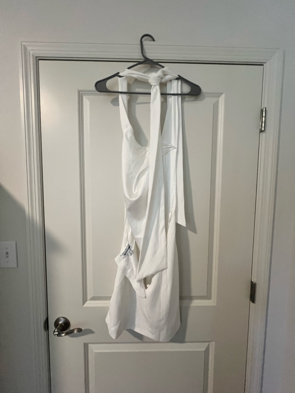 PrettyLittleThing White Halter Neck Mini - Picture 3 of 5